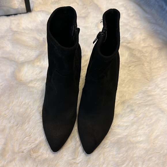 Women’s booties - Picture 2 of 2